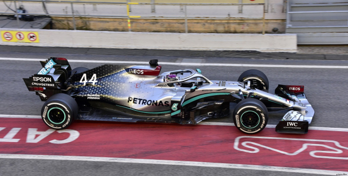 1920px-2020_Formula_One_tests_Barcelona,_Mercedes-AMG_F1_W11_EQ_Performance,_Hamilton